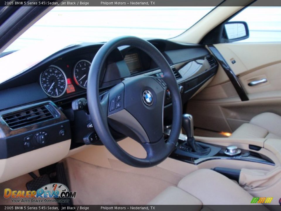 2005 BMW 5 Series 545i Sedan Jet Black / Beige Photo #35