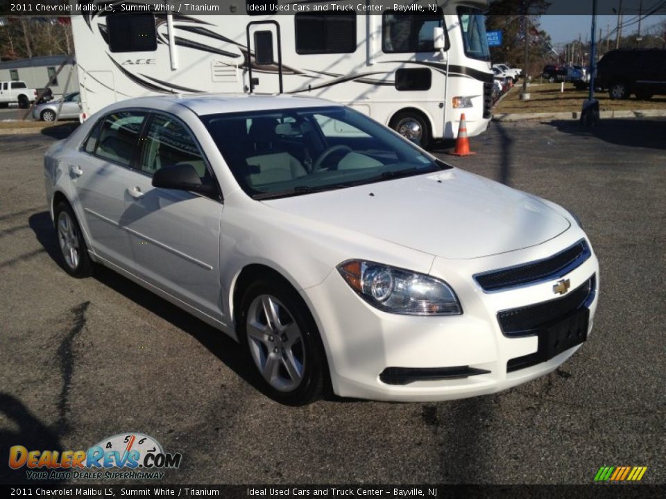 Front 3/4 View of 2011 Chevrolet Malibu LS Photo #4