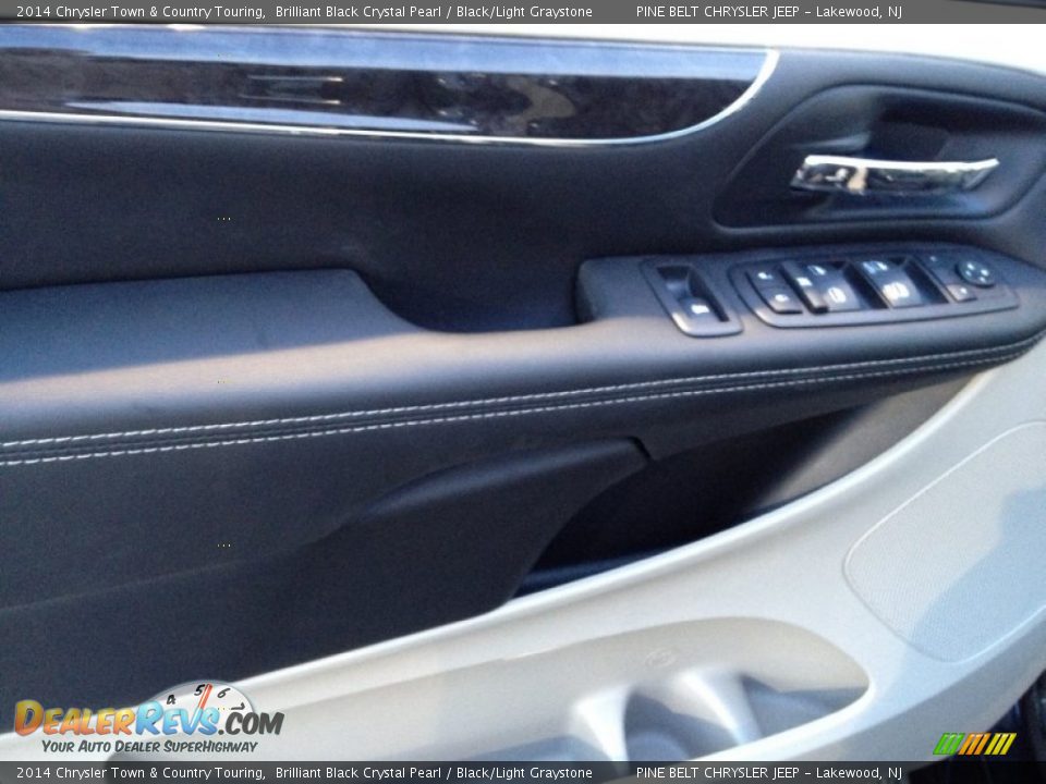 2014 Chrysler Town & Country Touring Brilliant Black Crystal Pearl / Black/Light Graystone Photo #8