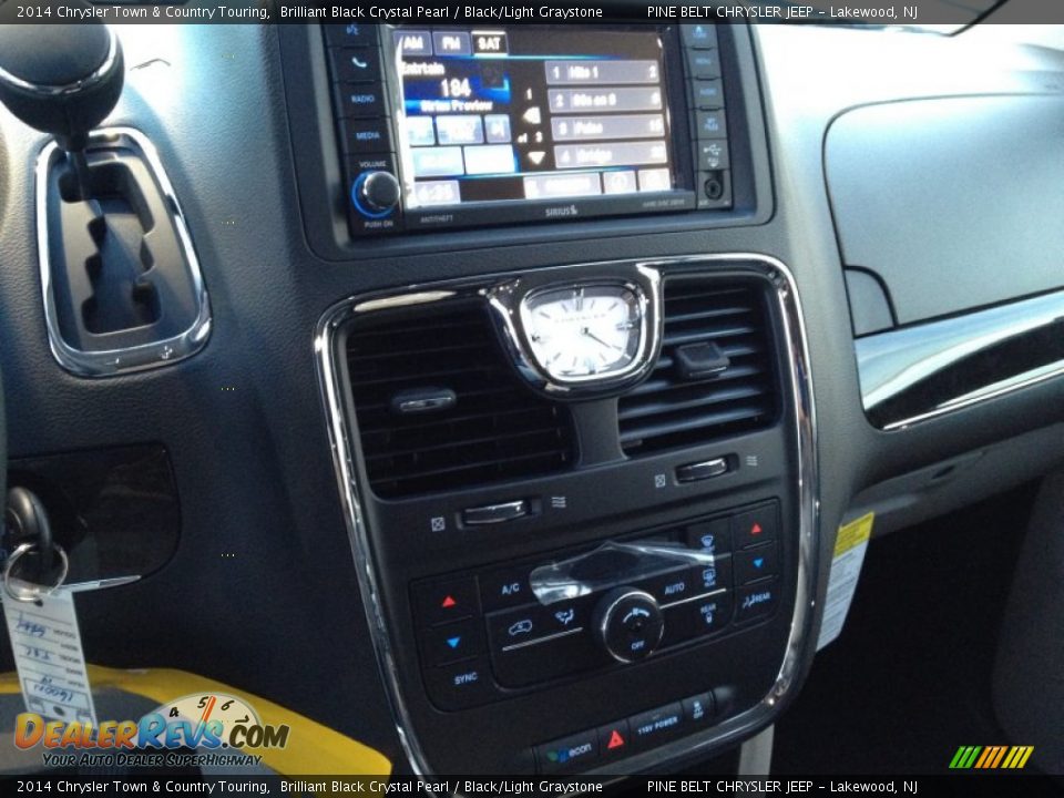 2014 Chrysler Town & Country Touring Brilliant Black Crystal Pearl / Black/Light Graystone Photo #10