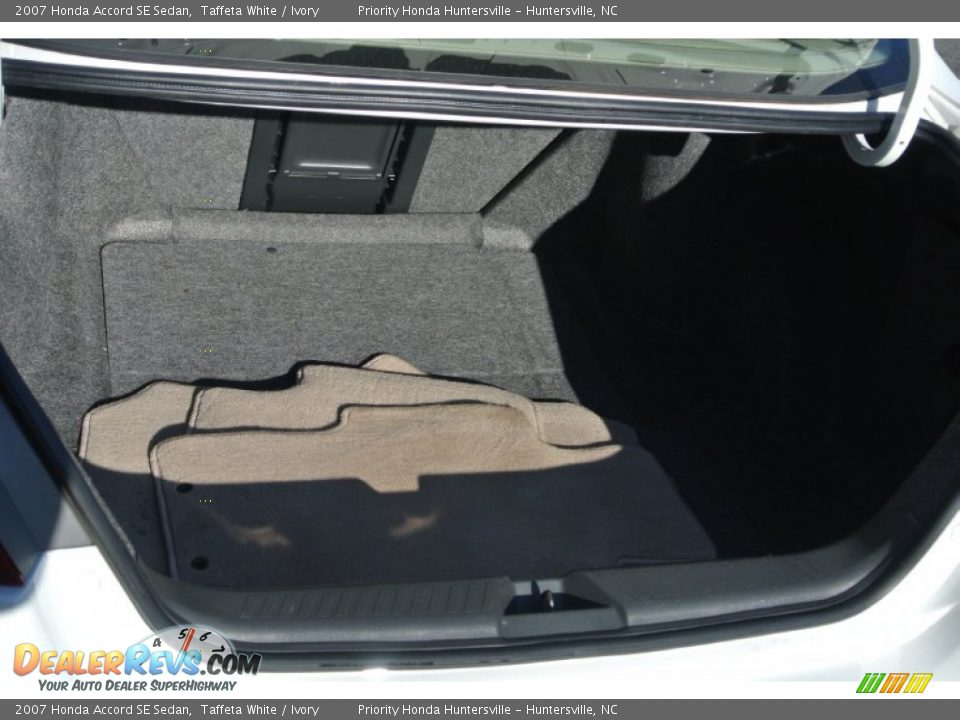 2007 Honda Accord SE Sedan Taffeta White / Ivory Photo #18