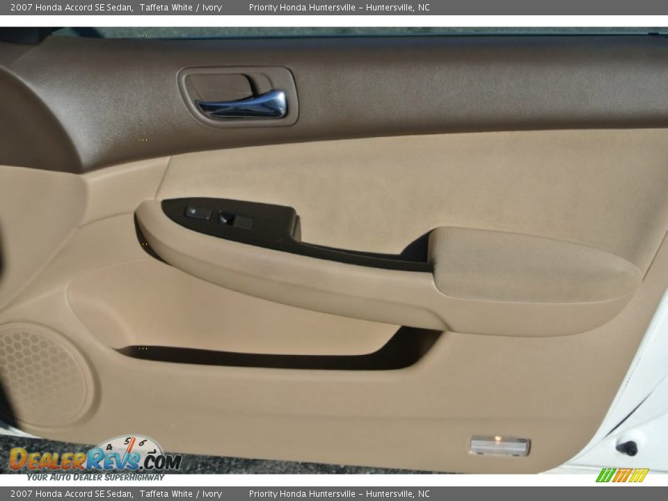 2007 Honda Accord SE Sedan Taffeta White / Ivory Photo #21