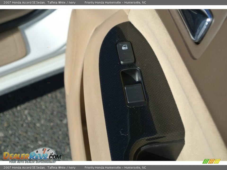 2007 Honda Accord SE Sedan Taffeta White / Ivory Photo #22