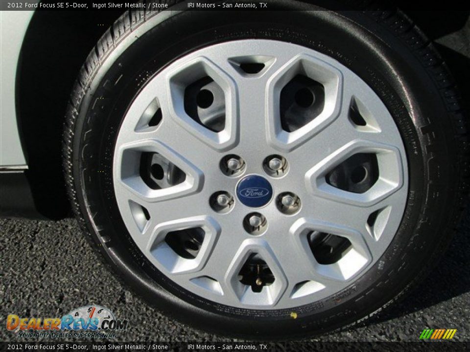 2012 Ford Focus SE 5-Door Ingot Silver Metallic / Stone Photo #4
