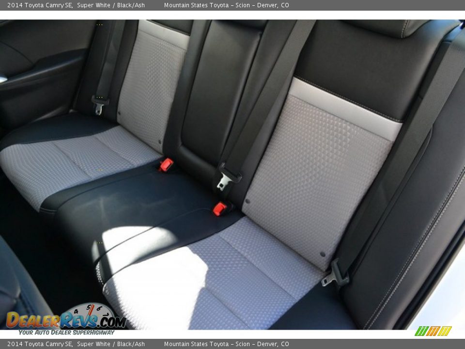 2014 Toyota Camry SE Super White / Black/Ash Photo #7