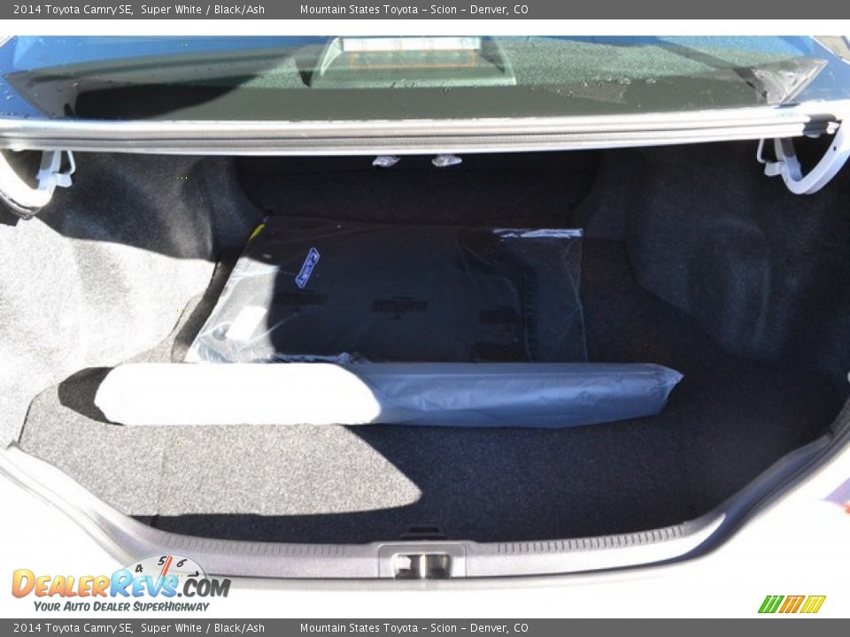 2014 Toyota Camry SE Super White / Black/Ash Photo #8