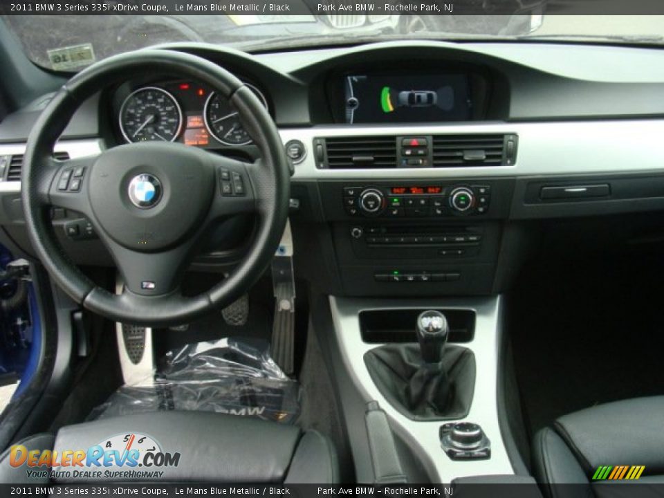 Dashboard of 2011 BMW 3 Series 335i xDrive Coupe Photo #11