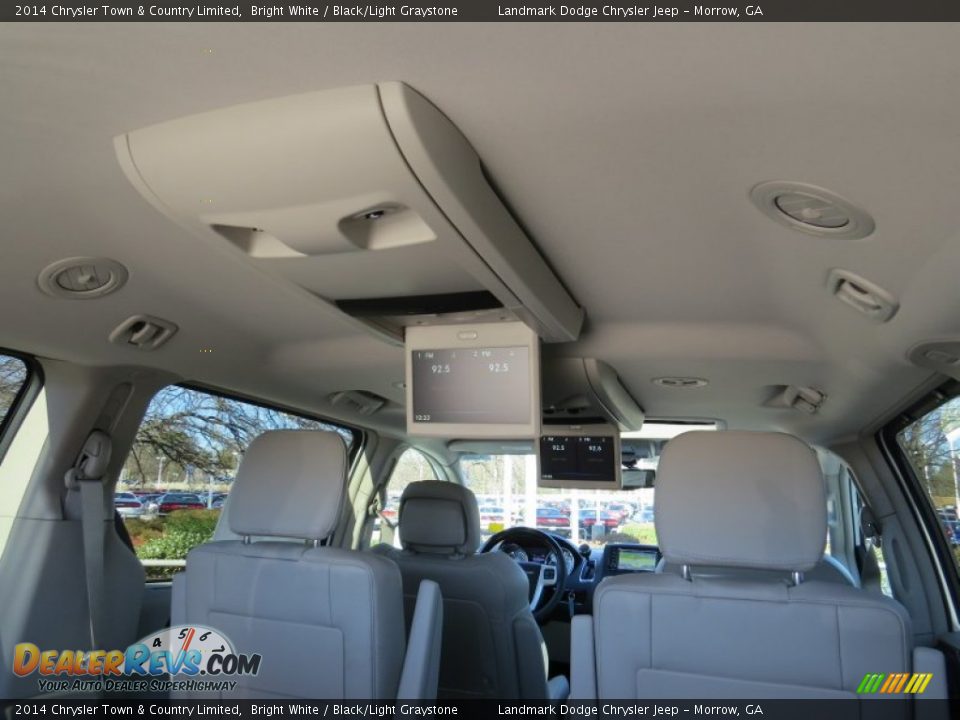Entertainment System of 2014 Chrysler Town & Country Limited Photo #8