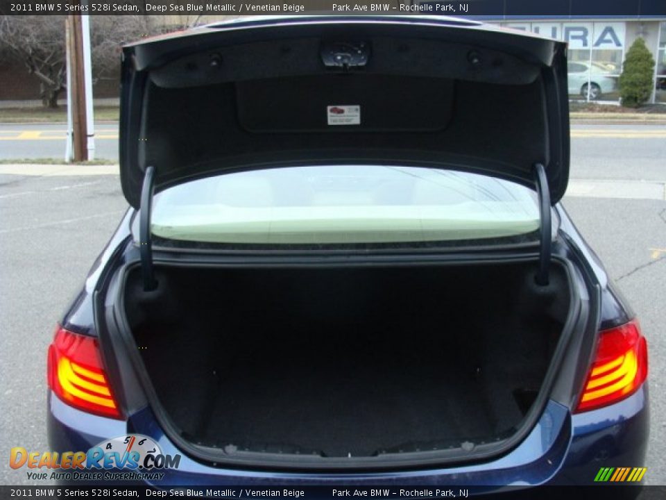2011 BMW 5 Series 528i Sedan Deep Sea Blue Metallic / Venetian Beige Photo #21