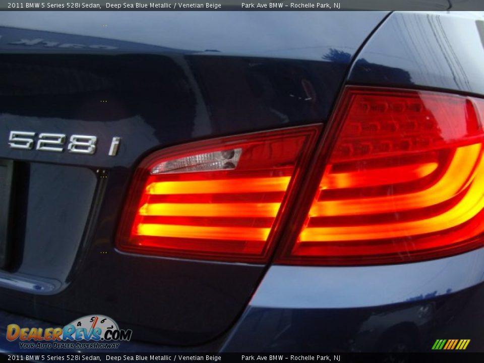 2011 BMW 5 Series 528i Sedan Deep Sea Blue Metallic / Venetian Beige Photo #22