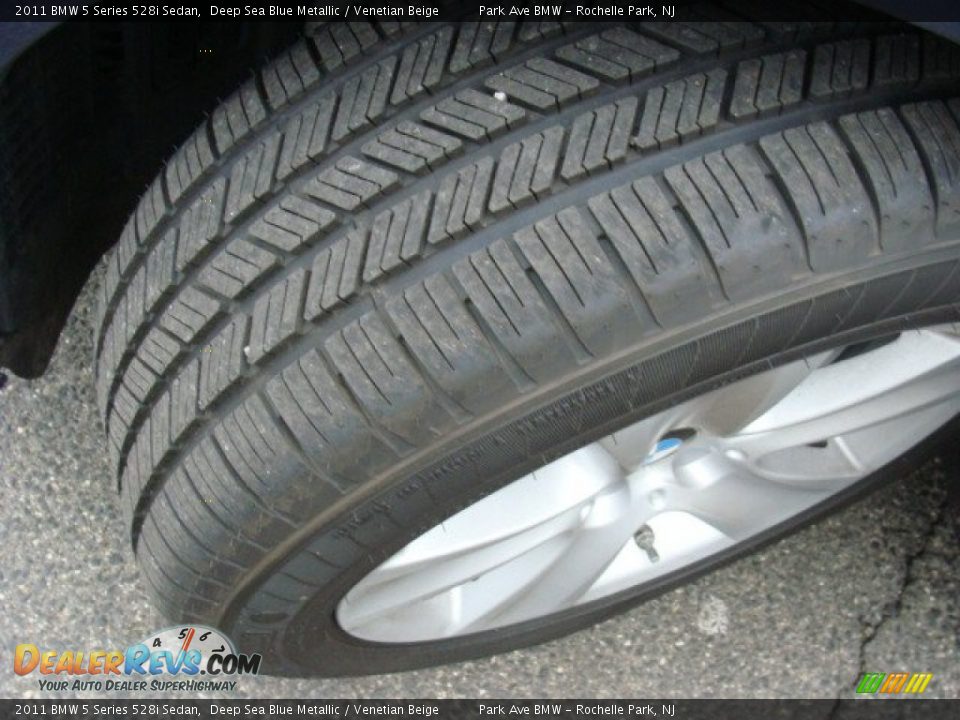 2011 BMW 5 Series 528i Sedan Deep Sea Blue Metallic / Venetian Beige Photo #29