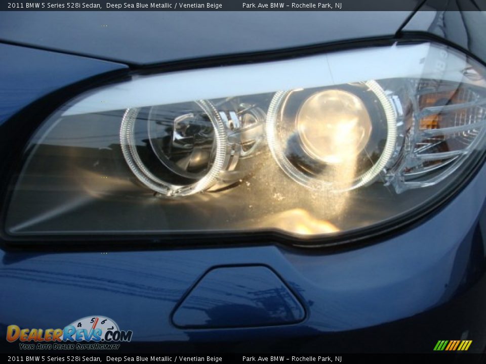 2011 BMW 5 Series 528i Sedan Deep Sea Blue Metallic / Venetian Beige Photo #31
