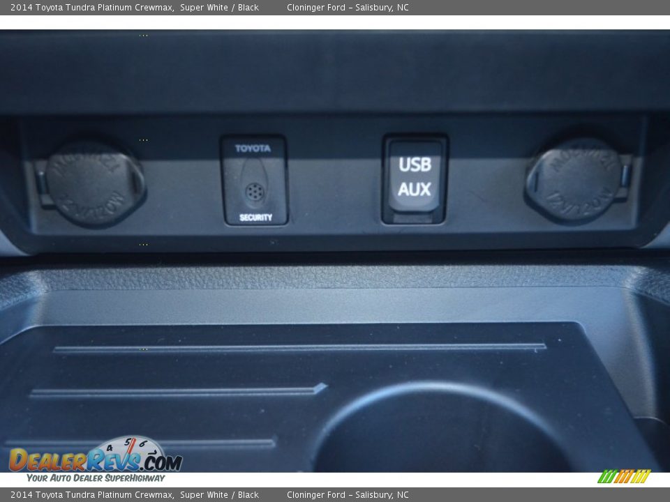 Controls of 2014 Toyota Tundra Platinum Crewmax Photo #20