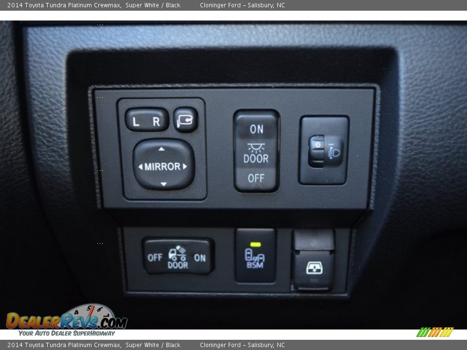 Controls of 2014 Toyota Tundra Platinum Crewmax Photo #28