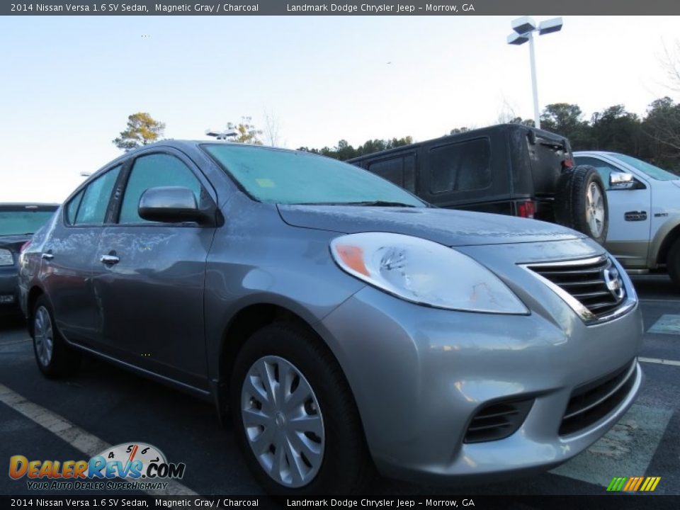 2014 Nissan Versa 1.6 SV Sedan Magnetic Gray / Charcoal Photo #4
