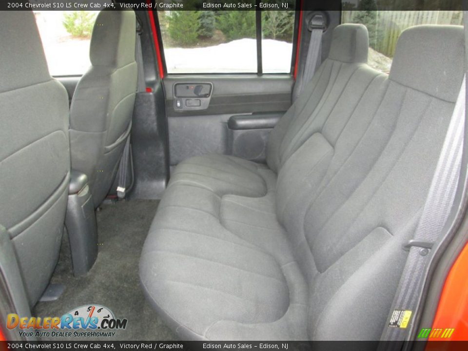 2004 Chevrolet S10 LS Crew Cab 4x4 Victory Red / Graphite Photo #18