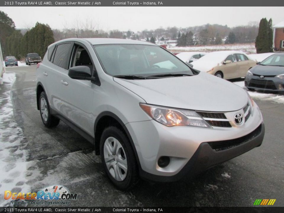 Front 3/4 View of 2013 Toyota RAV4 LE AWD Photo #7