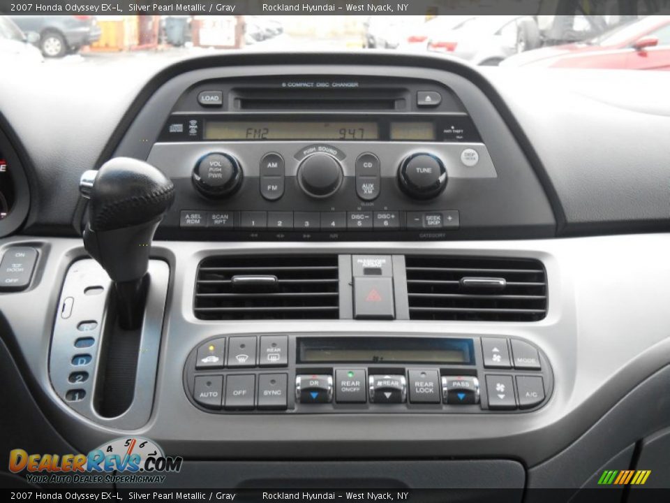 2007 Honda Odyssey EX-L Silver Pearl Metallic / Gray Photo #17