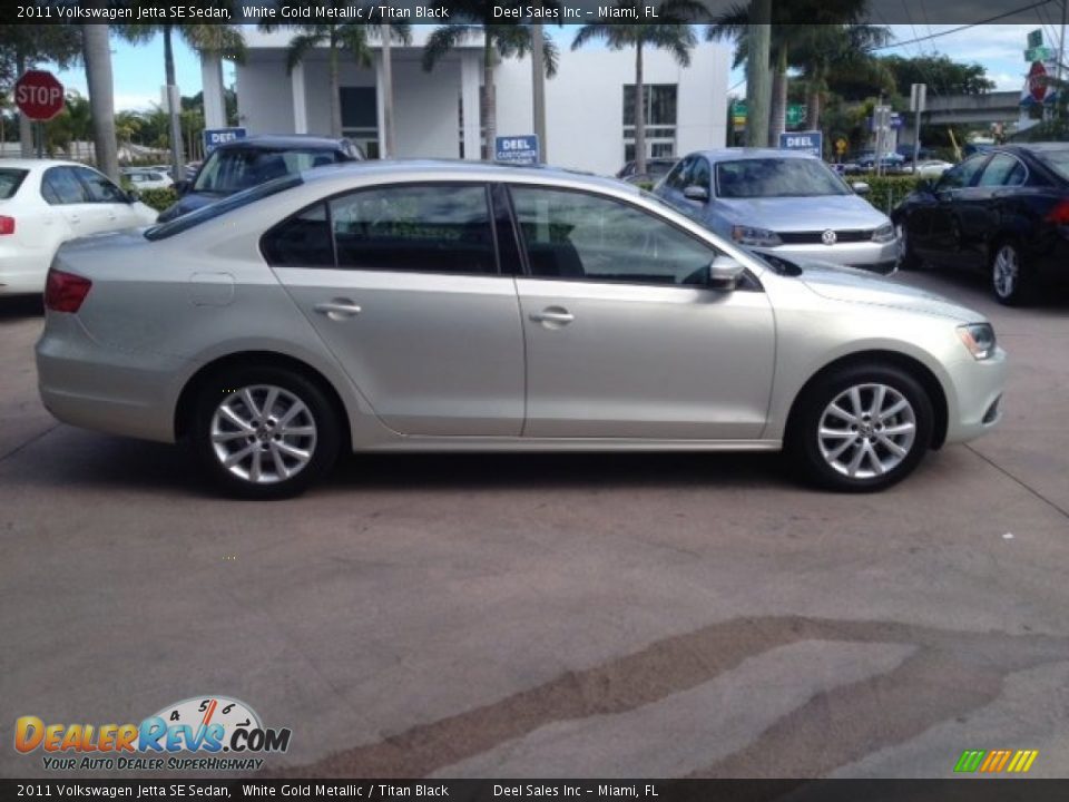 2011 Volkswagen Jetta SE Sedan White Gold Metallic / Titan Black Photo #6