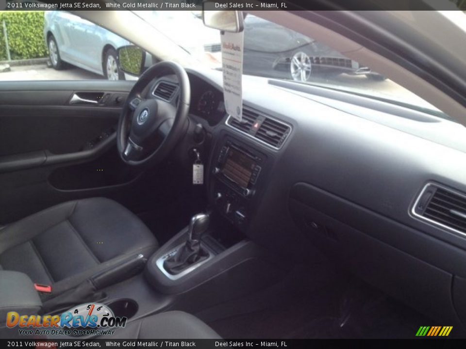 2011 Volkswagen Jetta SE Sedan White Gold Metallic / Titan Black Photo #12