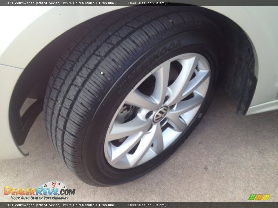 2011 Volkswagen Jetta SE Sedan White Gold Metallic / Titan Black Photo #13