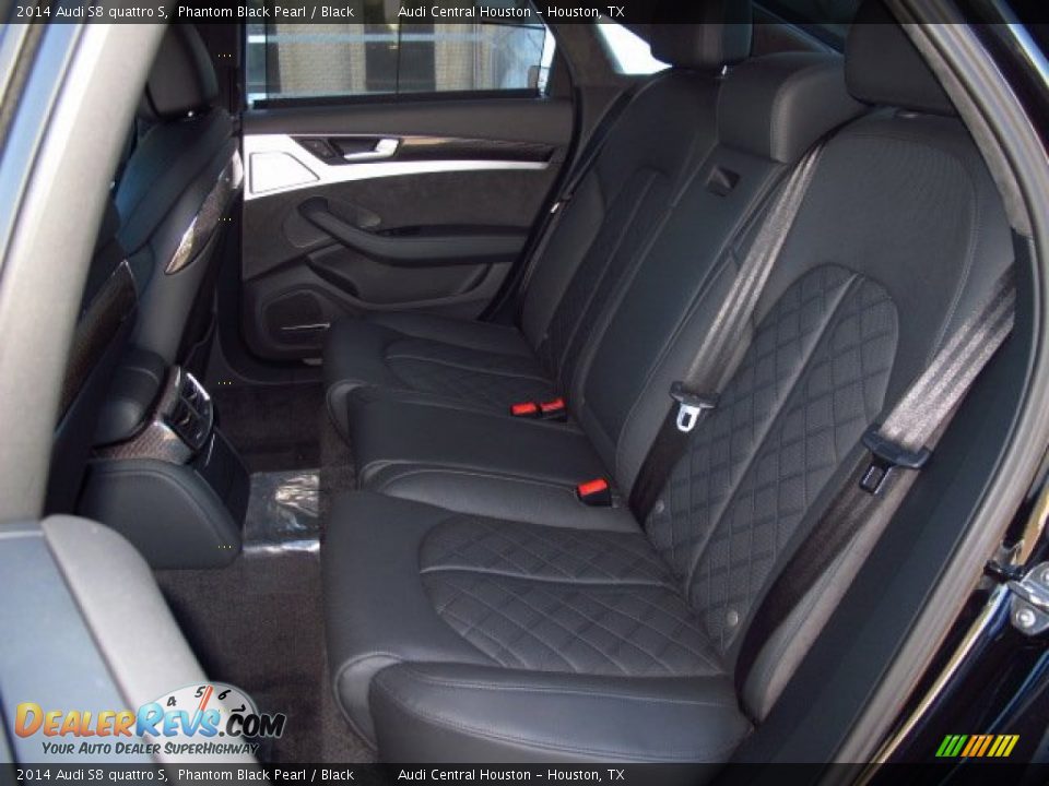 Rear Seat of 2014 Audi S8 quattro S Photo #15