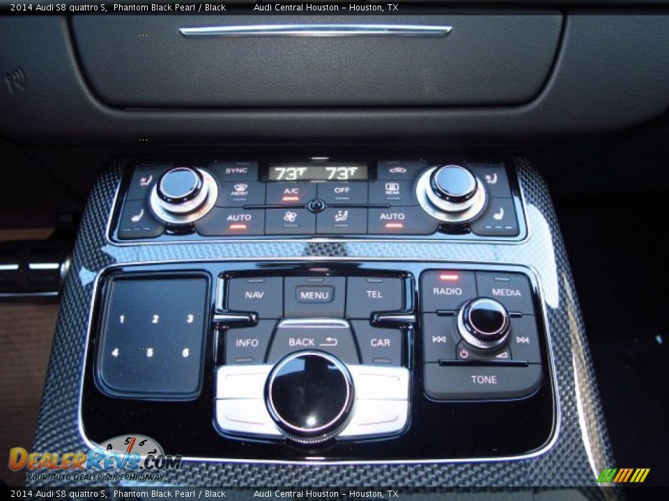 Controls of 2014 Audi S8 quattro S Photo #25