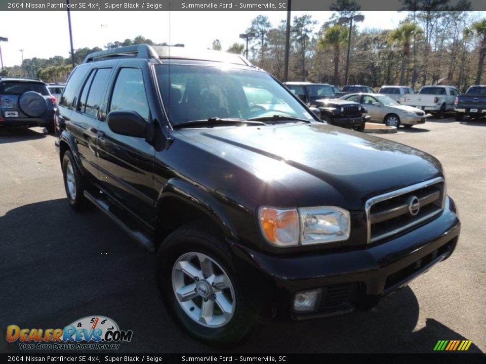 2004 Nissan Pathfinder SE 4x4 Super Black / Beige Photo #1