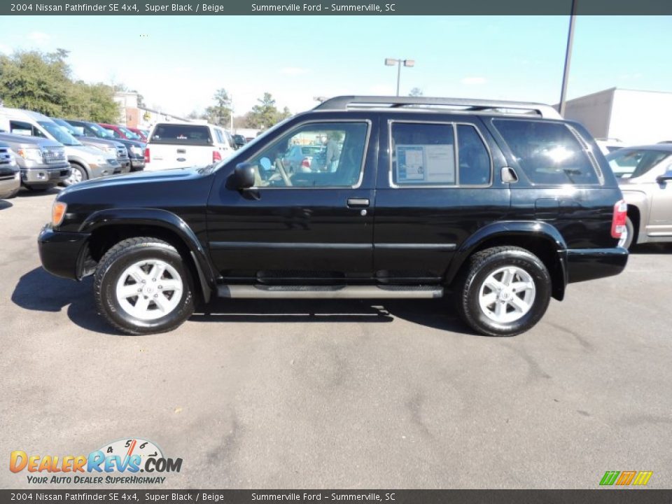 2004 Nissan Pathfinder SE 4x4 Super Black / Beige Photo #2