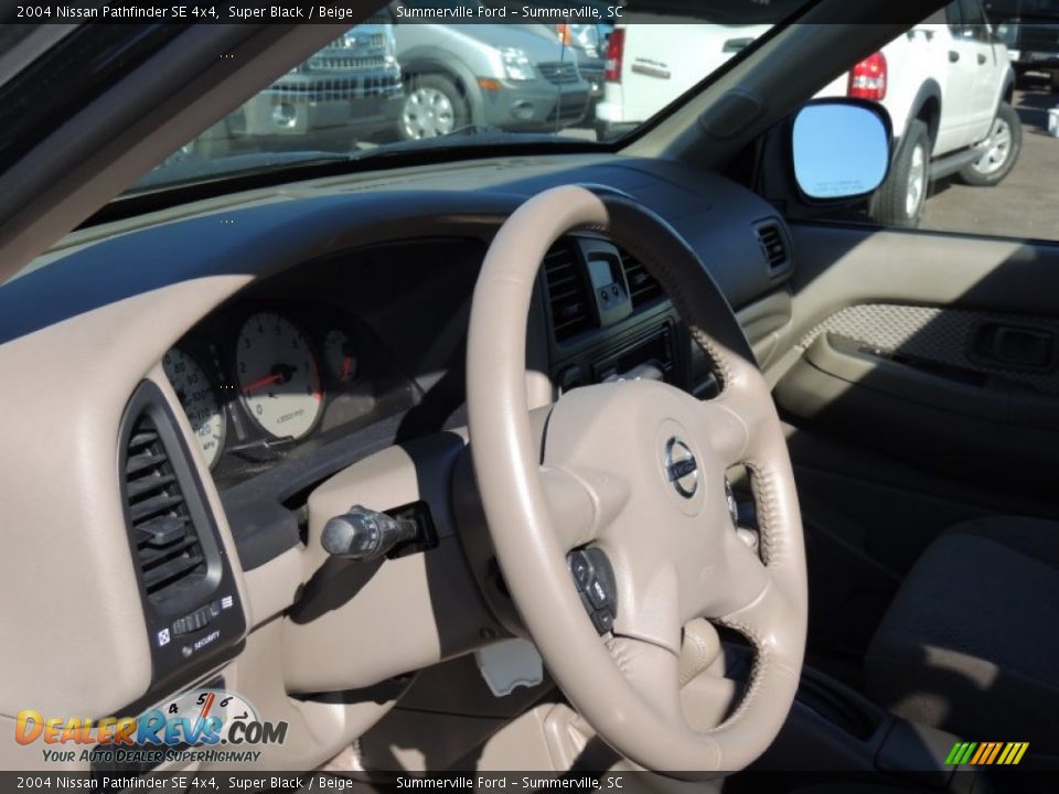 2004 Nissan Pathfinder SE 4x4 Super Black / Beige Photo #3