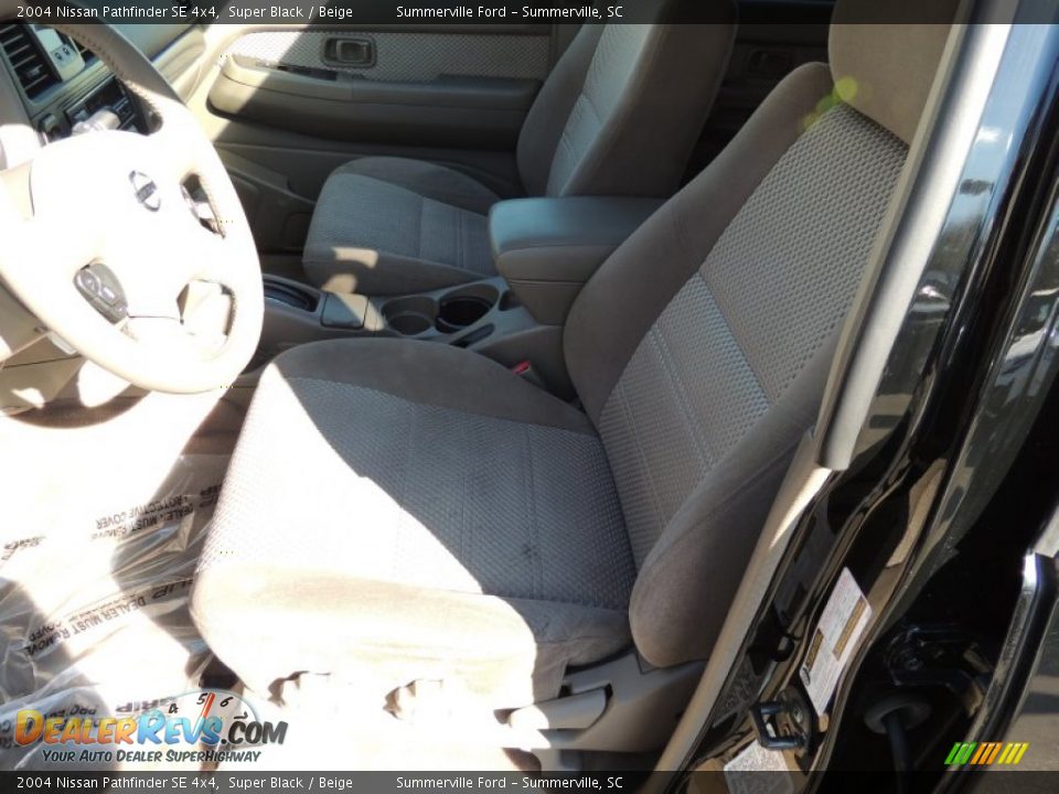 2004 Nissan Pathfinder SE 4x4 Super Black / Beige Photo #5
