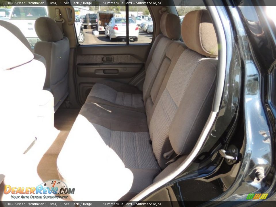 2004 Nissan Pathfinder SE 4x4 Super Black / Beige Photo #7