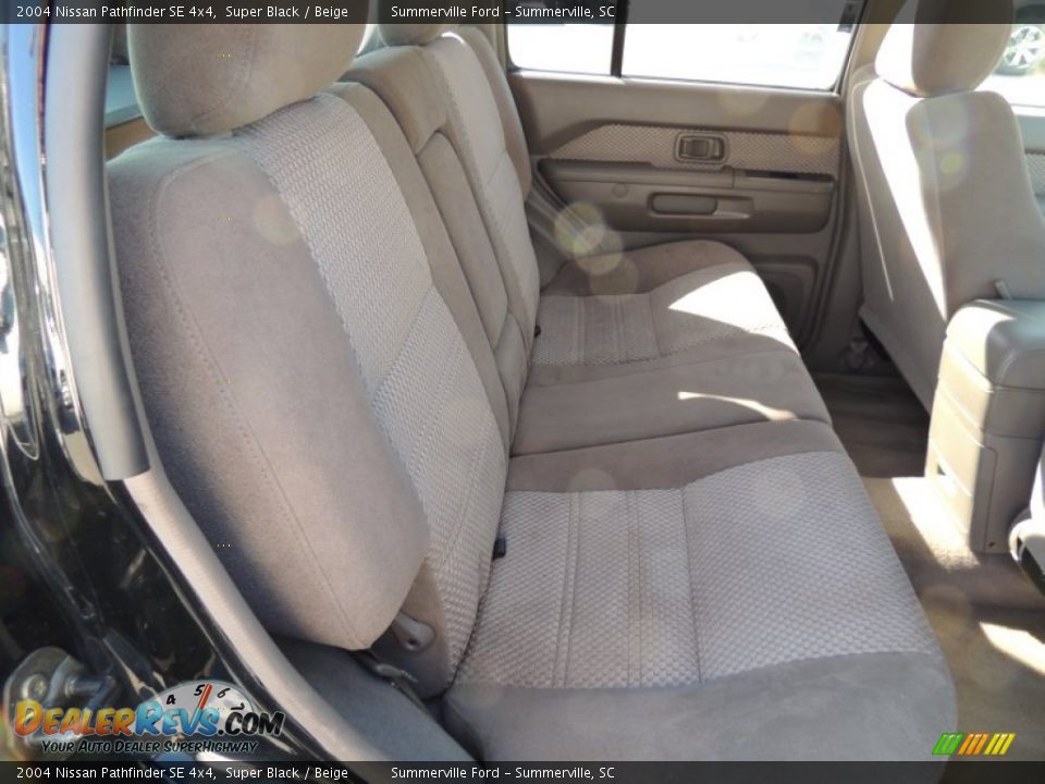 2004 Nissan Pathfinder SE 4x4 Super Black / Beige Photo #11