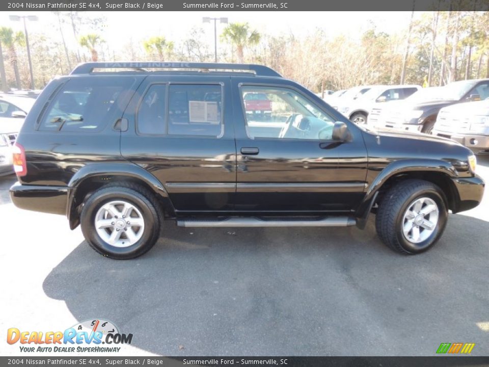 2004 Nissan Pathfinder SE 4x4 Super Black / Beige Photo #13