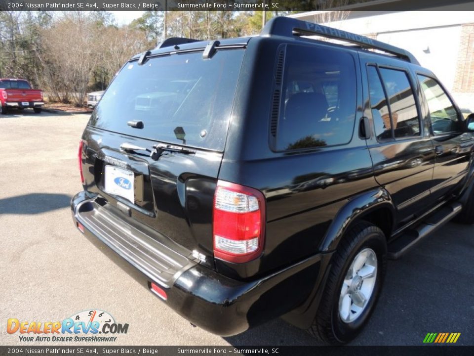 2004 Nissan Pathfinder SE 4x4 Super Black / Beige Photo #14
