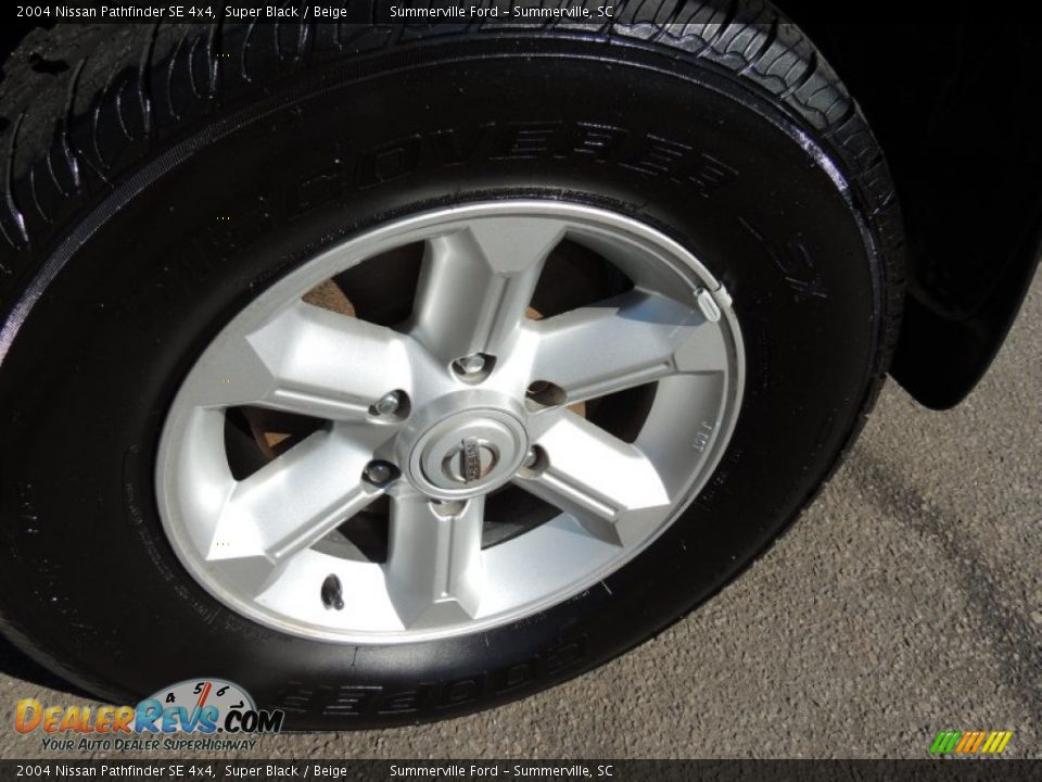 2004 Nissan Pathfinder SE 4x4 Super Black / Beige Photo #17