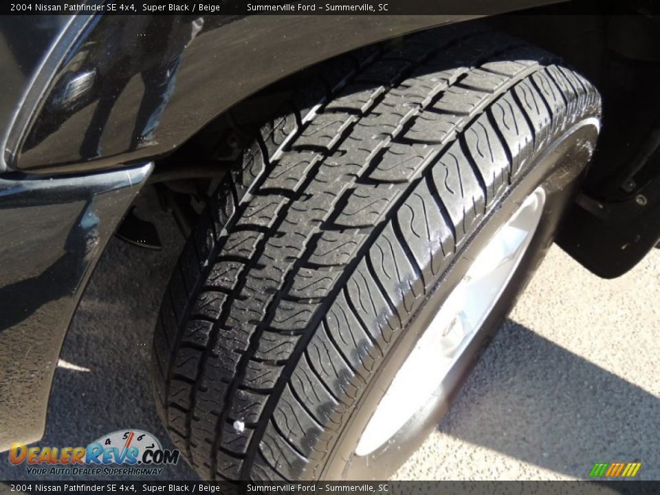 2004 Nissan Pathfinder SE 4x4 Super Black / Beige Photo #18
