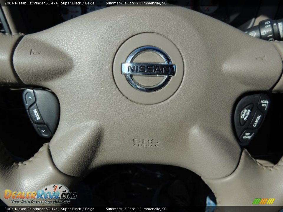 2004 Nissan Pathfinder SE 4x4 Super Black / Beige Photo #22