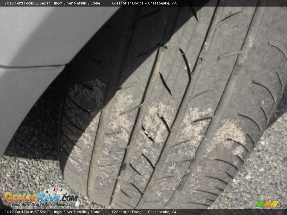 2012 Ford Focus SE Sedan Ingot Silver Metallic / Stone Photo #25