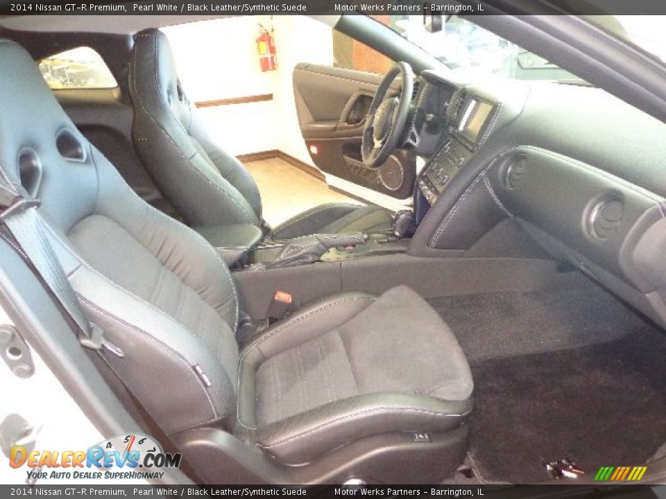 Front Seat of 2014 Nissan GT-R Premium Photo #31