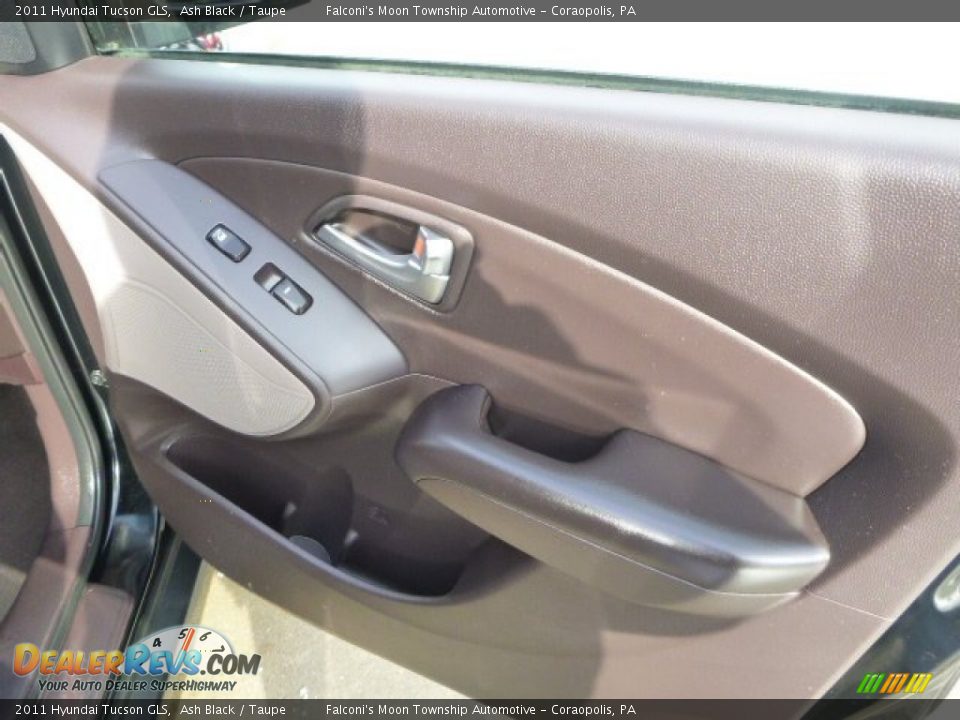 2011 Hyundai Tucson GLS Ash Black / Taupe Photo #12