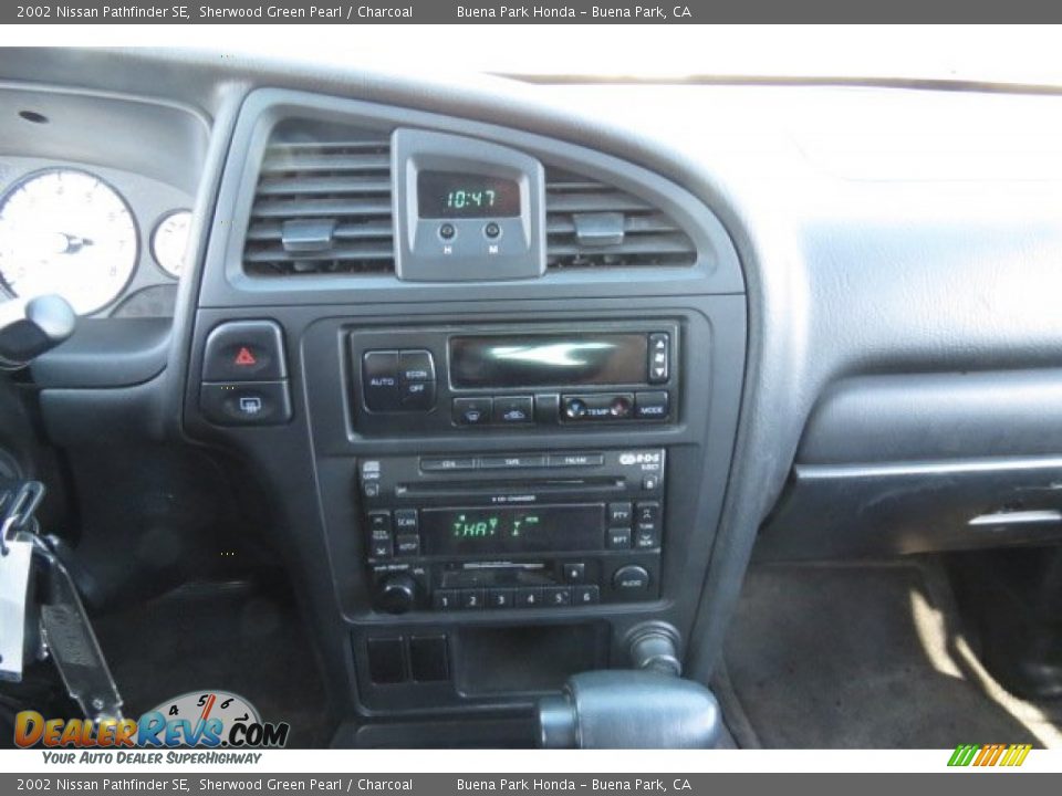 2002 Nissan Pathfinder SE Sherwood Green Pearl / Charcoal Photo #3