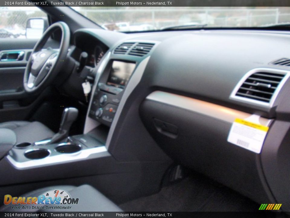 2014 Ford Explorer XLT Tuxedo Black / Charcoal Black Photo #19