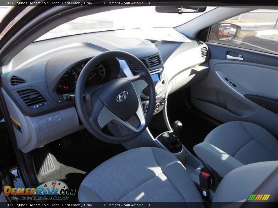 2014 Hyundai Accent GS 5 Door Ultra Black / Gray Photo #5