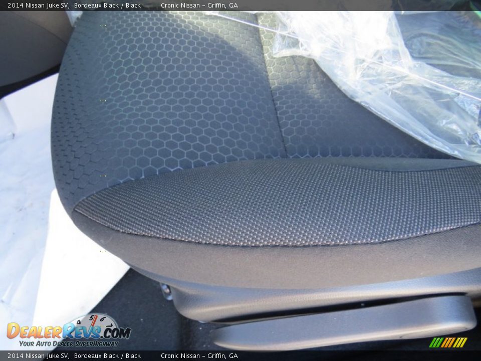 2014 Nissan Juke SV Bordeaux Black / Black Photo #10