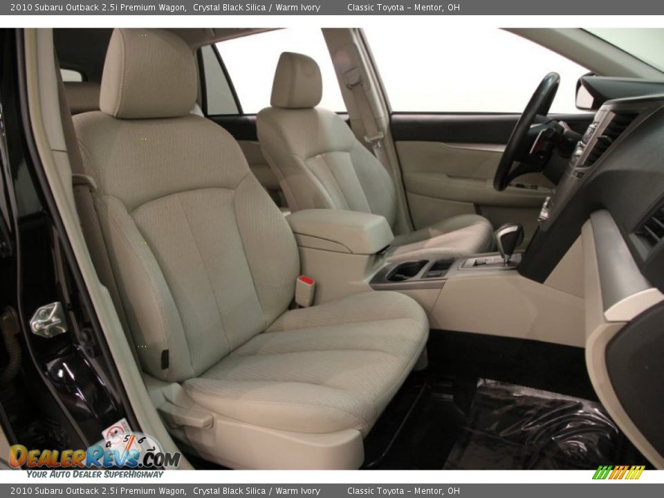 2010 Subaru Outback 2.5i Premium Wagon Crystal Black Silica / Warm Ivory Photo #18