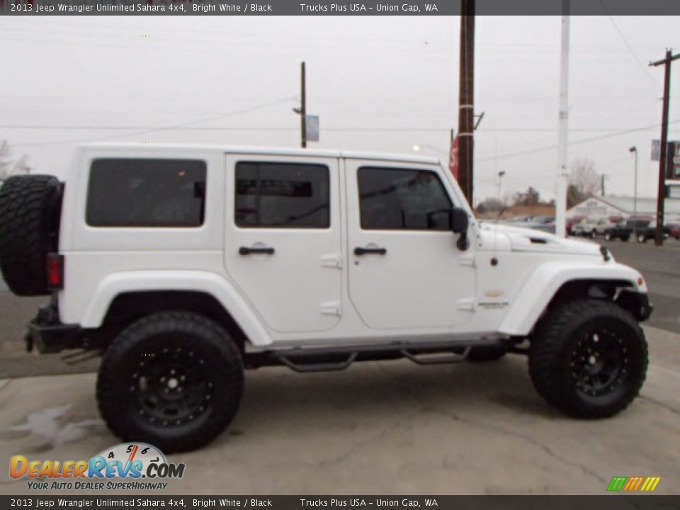 2013 Jeep Wrangler Unlimited Sahara 4x4 Bright White / Black Photo #5