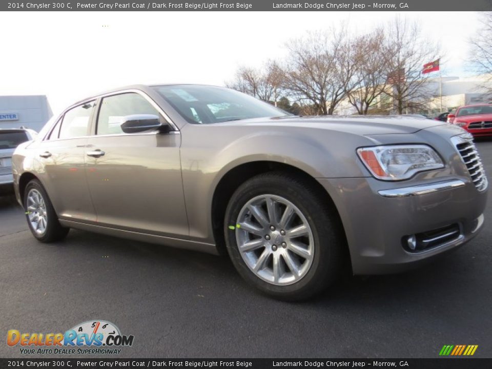 Front 3/4 View of 2014 Chrysler 300 C Photo #4