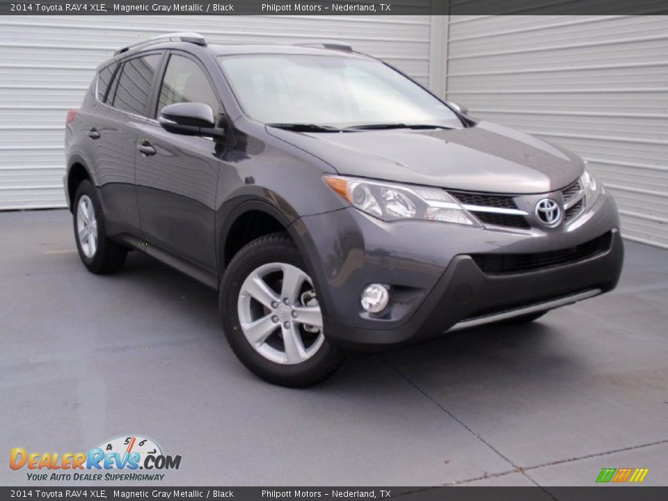 Front 3/4 View of 2014 Toyota RAV4 XLE Photo #1