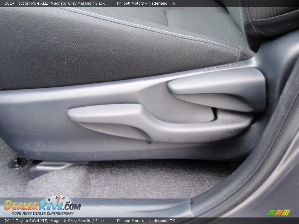 2014 Toyota RAV4 XLE Magnetic Gray Metallic / Black Photo #28